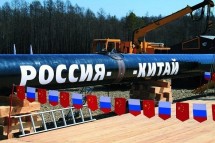 Трубопровод с надписью "Россия - Китай" и флагами
