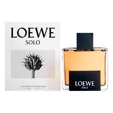 Парфюм Loewe Solo в упаковке с черным и белым дизайном