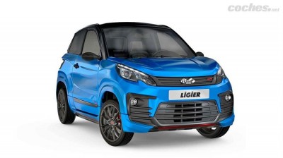 Синий компактный автомобиль с современным дизайном