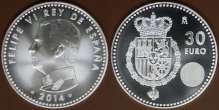 Монета 30 евро с профилем короля Испании и гербом